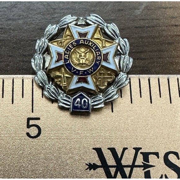 Vintage LADIES AUXILIARY VFW 40 Years Sterling Enamel Pin Verterans Foreign Wars - Picture 3 of 8